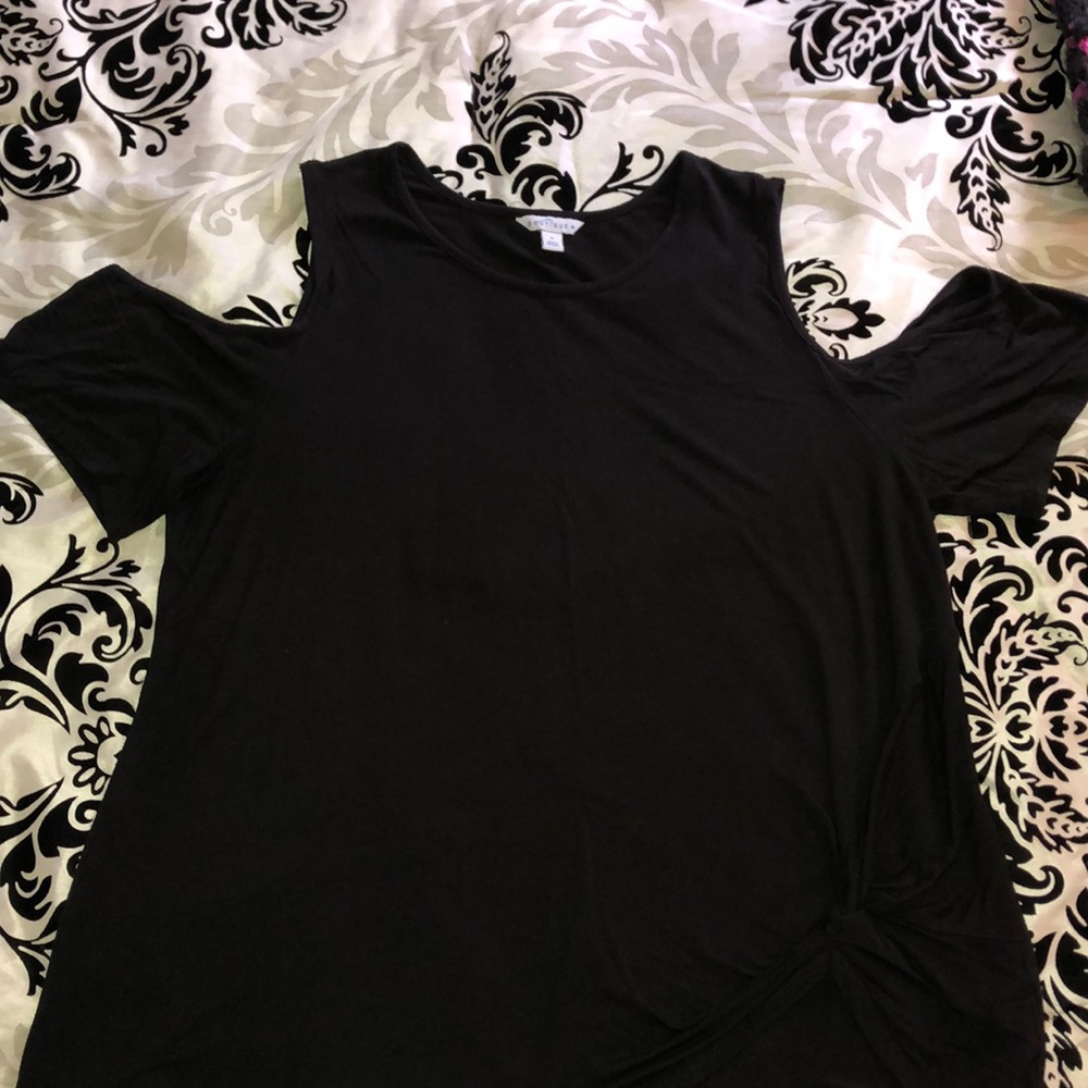 Boutique black cold shoulder top size 1X